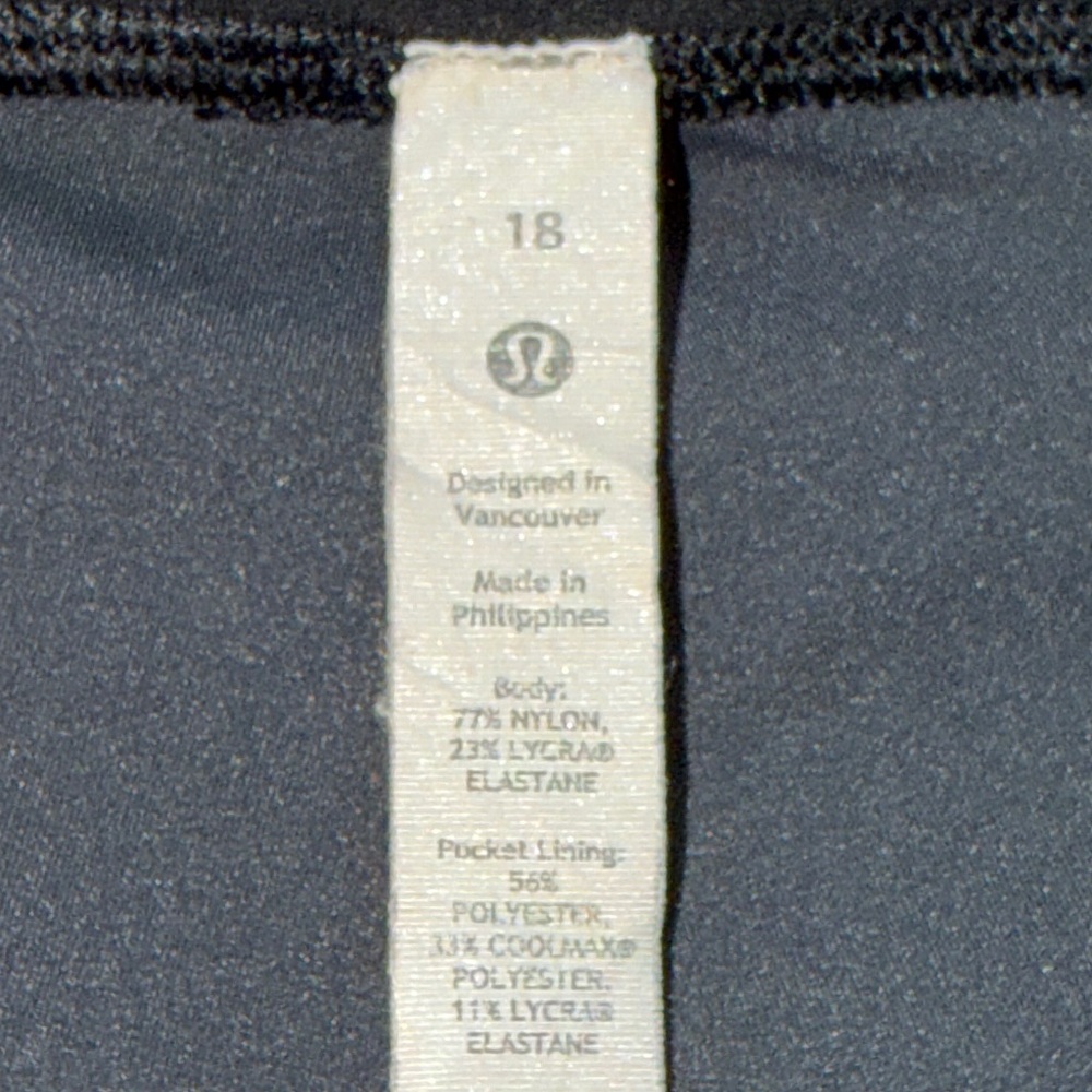 Lululemon Align high-waisted shorts. Heritage 365 Dark Charcoal Camo, size 18 - Picture 5 of 6